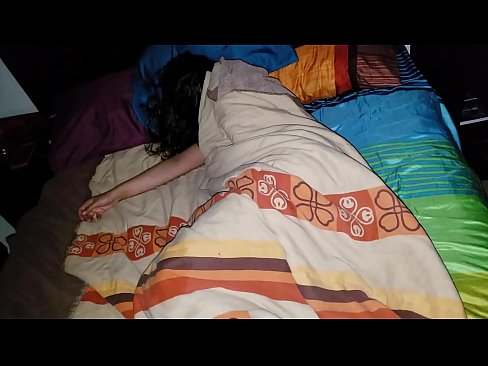 ❤️ El fillastre renya la seva jove madrastra mentre dorm. ❌ Sexe a nosaltres ☑